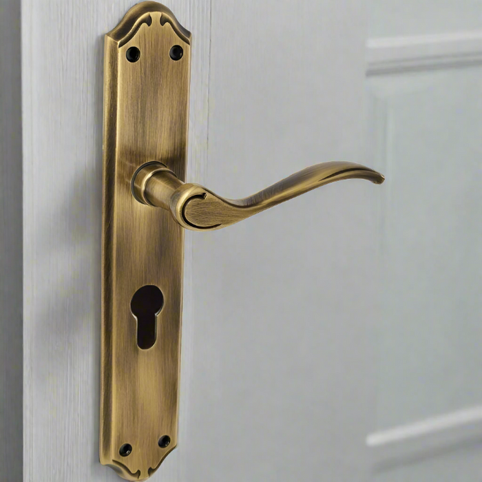 Classic lever handle on plate - Tupai™ door handles on plate