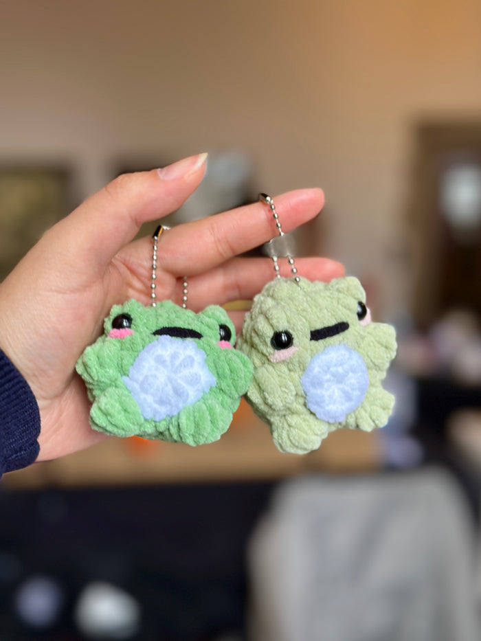 Crochet Frog Keychain (froggy bag charm)
